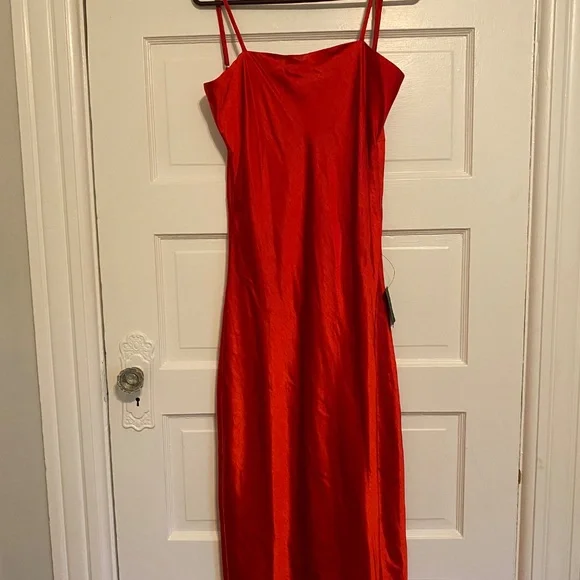 RED LONG DRESS - Picture 2 of 8